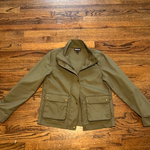 Patagonia green size medium jacket. Worn once